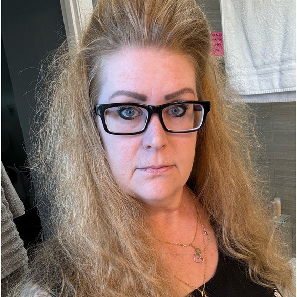 Meet your Posher, Jennifer - Picture 2 of 2